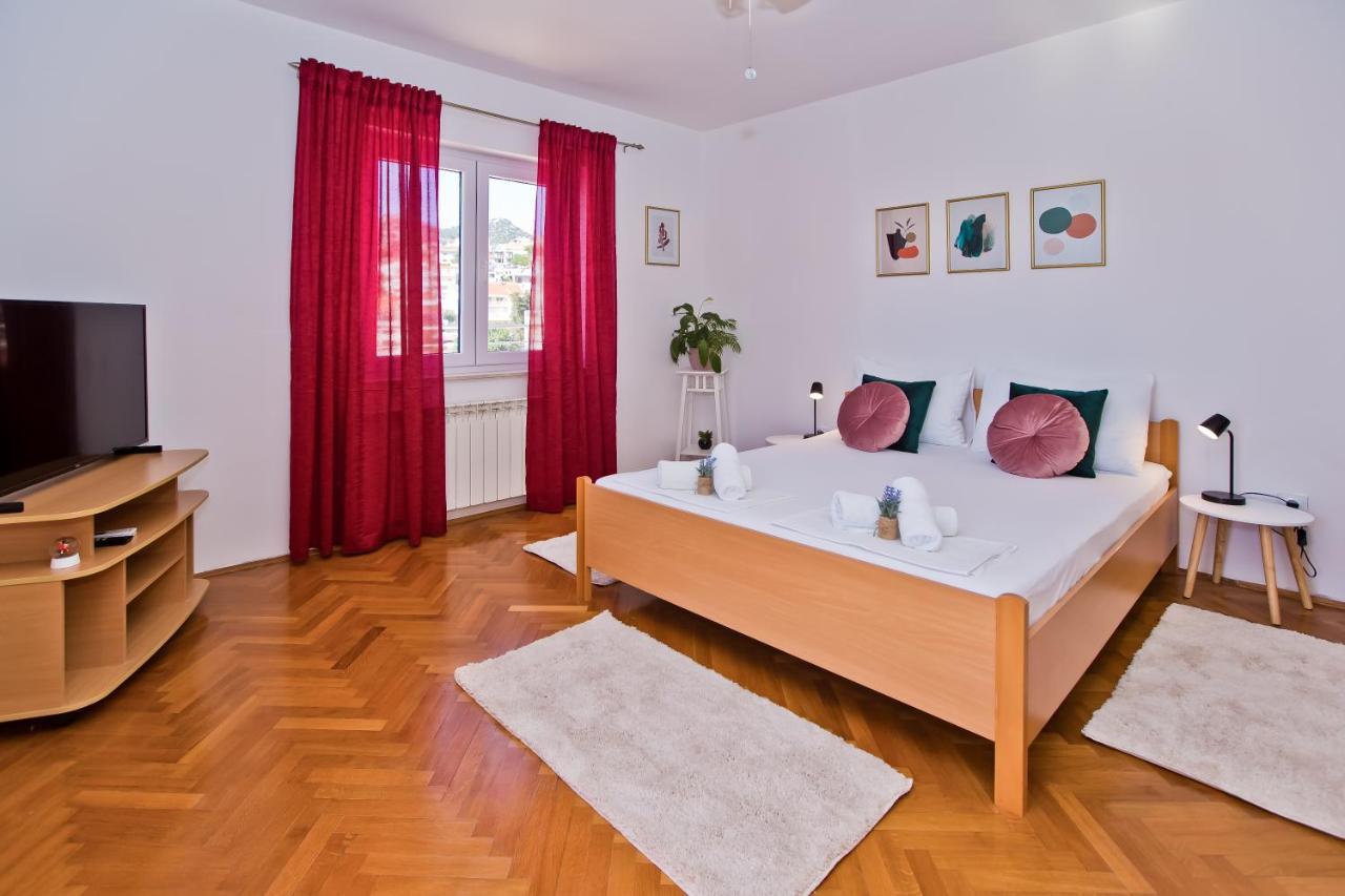 Apartments And Rooms Marija Χβαρ Εξωτερικό φωτογραφία