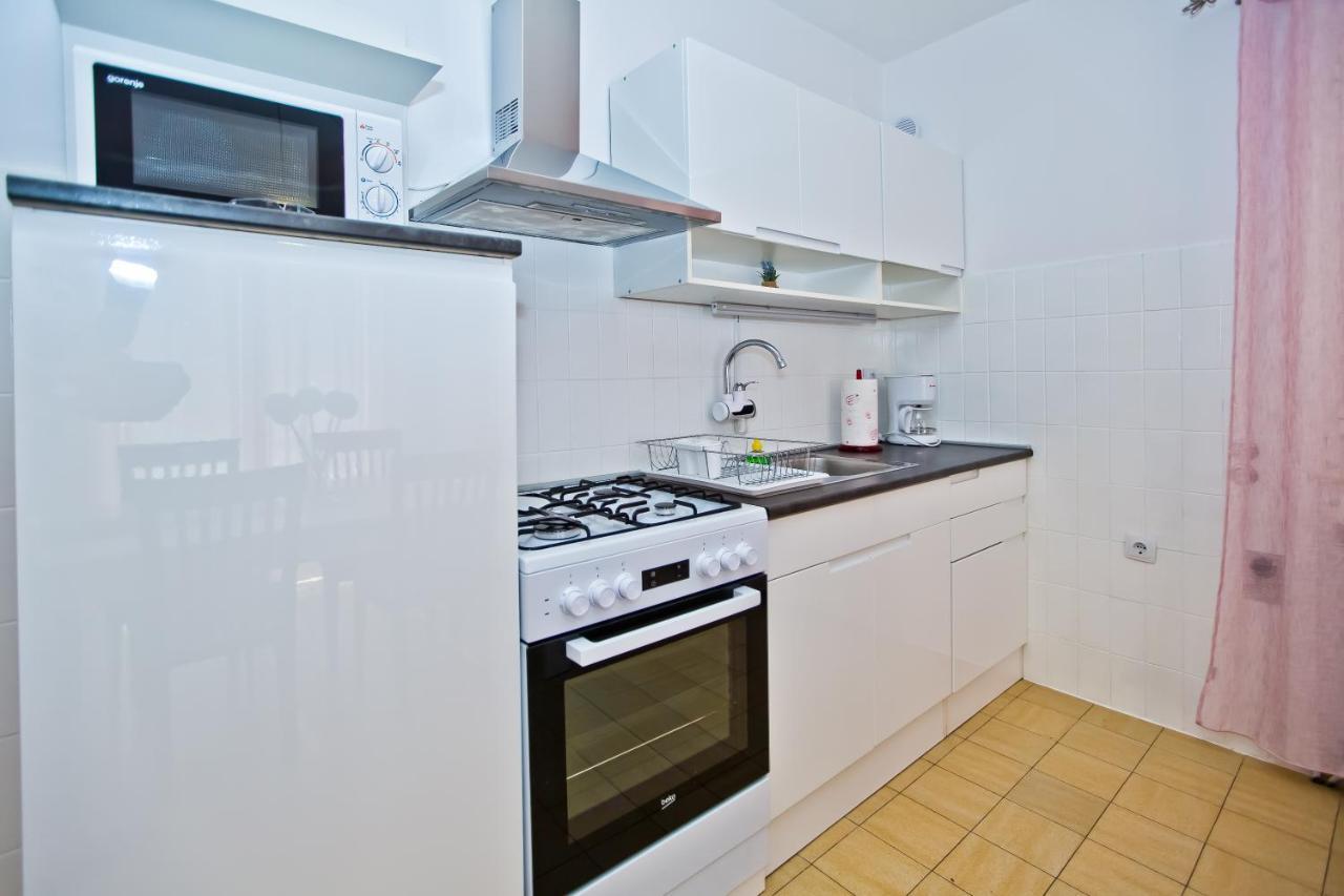 Apartments And Rooms Marija Χβαρ Εξωτερικό φωτογραφία