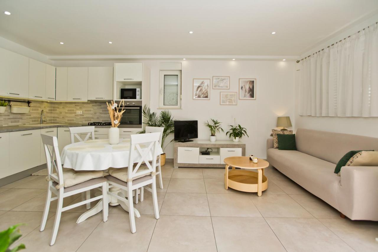 Apartments And Rooms Marija Χβαρ Εξωτερικό φωτογραφία