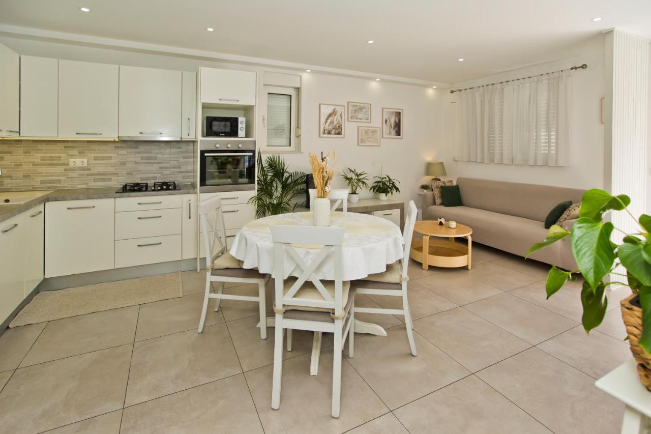 Apartments And Rooms Marija Χβαρ Εξωτερικό φωτογραφία