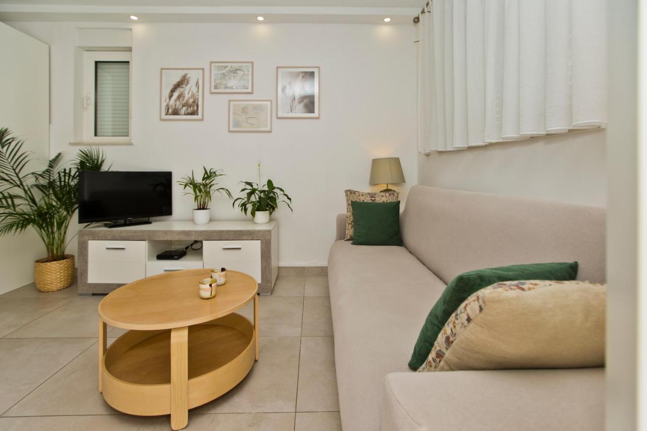 Apartments And Rooms Marija Χβαρ Εξωτερικό φωτογραφία