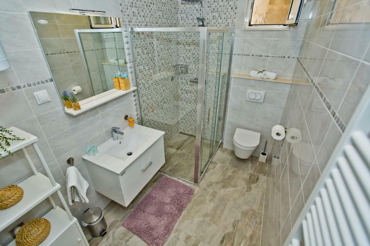 Apartments And Rooms Marija Χβαρ Εξωτερικό φωτογραφία