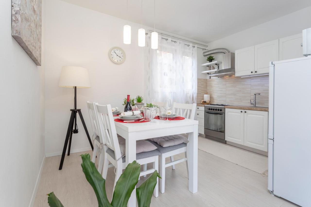 Apartments And Rooms Marija Χβαρ Εξωτερικό φωτογραφία